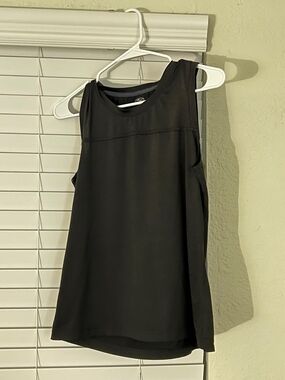 Black Sleeveless Athletic Tank Top